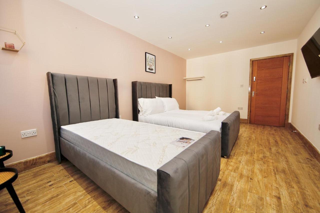 Edgware Hub Hotel London Exterior photo