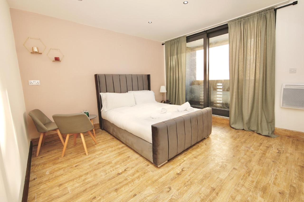 Edgware Hub Hotel London Exterior photo