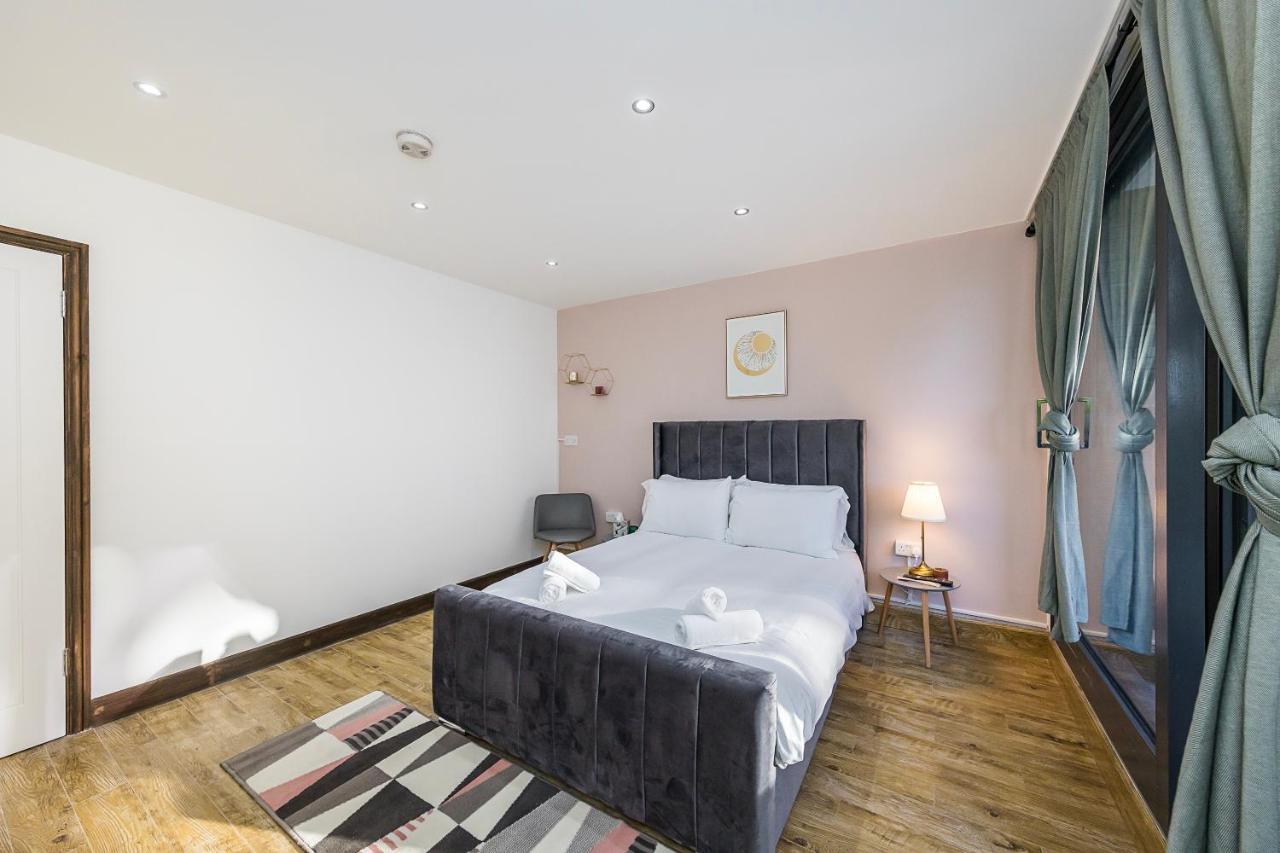 Edgware Hub Hotel London Exterior photo